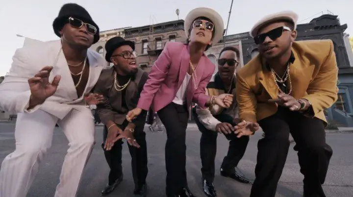 Uptown Funk (Mark Ronson ft. Bruno Mars)